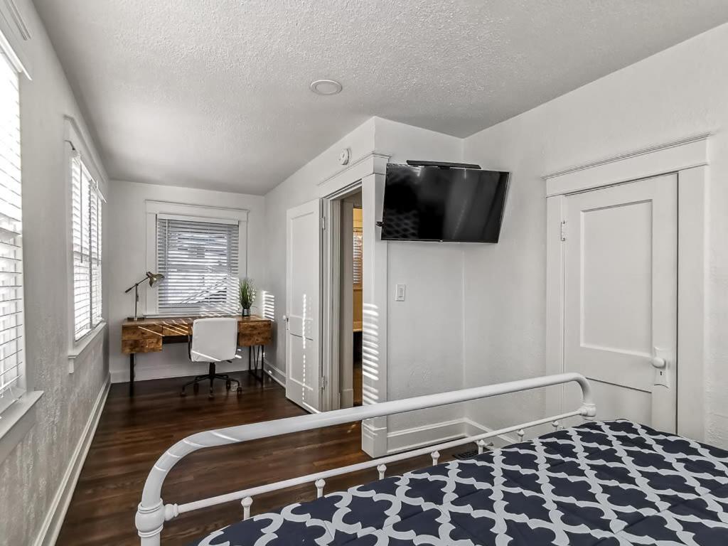 Newly Renovated Plaza Beauty-Three King Bedrooms Kansas City Exterior foto